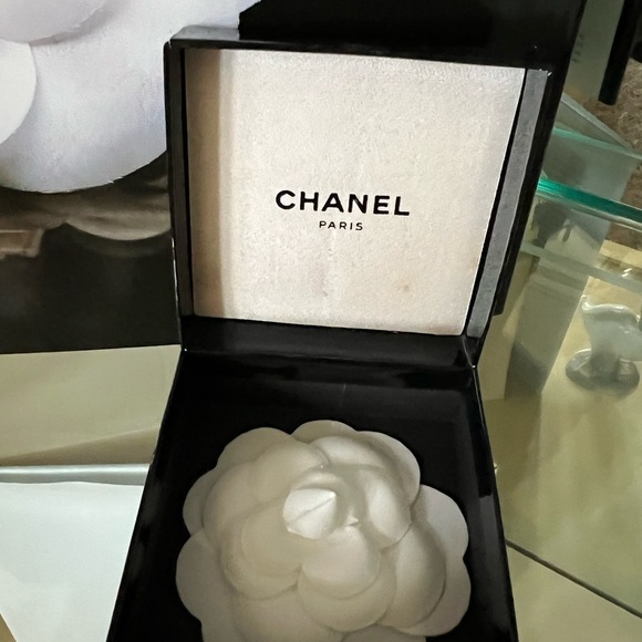 Small Chanel Jewelry Box Black - Picture 1 of 5